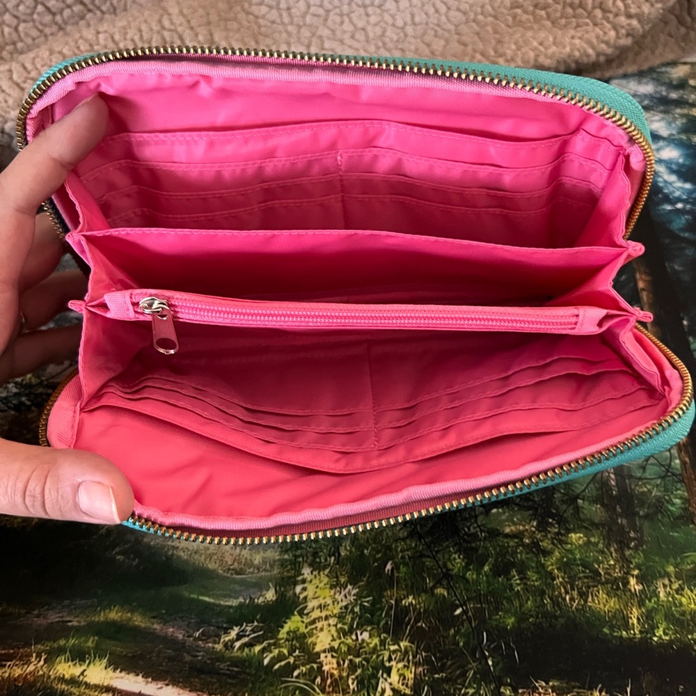 Elegant Green Stationery Pouch - Picture 3 of 5